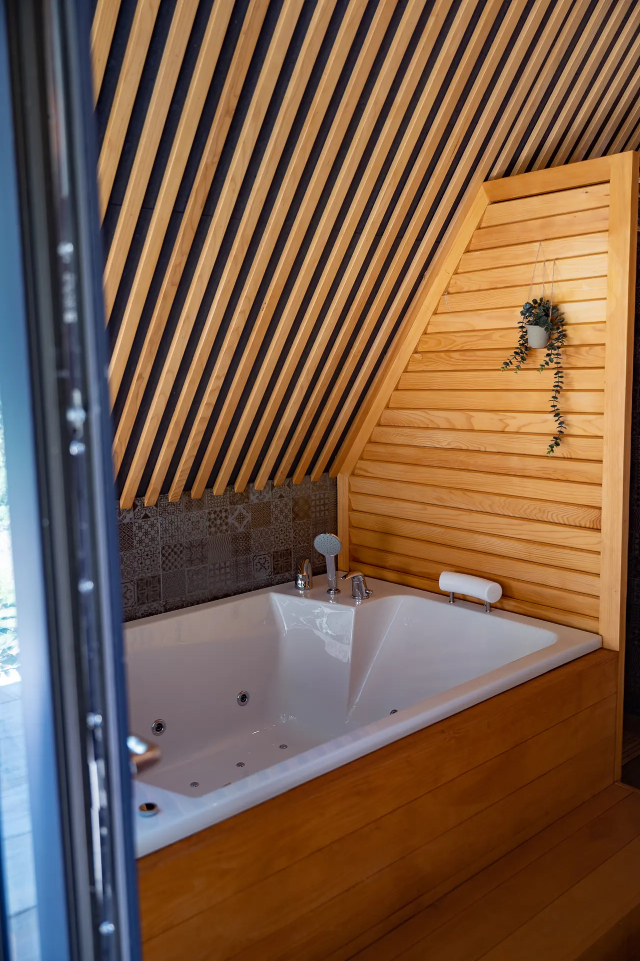 Hidromasažna kada u privatnoj spa zoni Spa Ville Smetovi